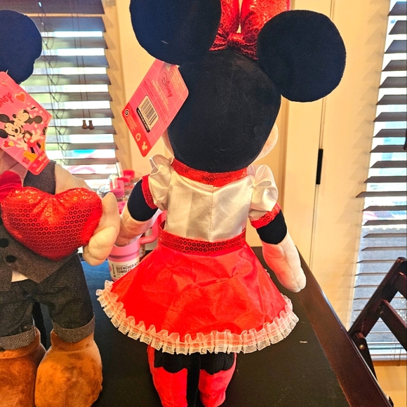 Disney Mickey and Minnie Mouse Valentine Greeters Plush 22" New with tags - Picture 4 of 8
